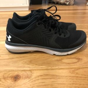 Under Armour women’s training shoe size 8.5